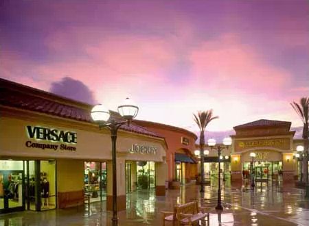 Desert hills Premium Outlet.jpg